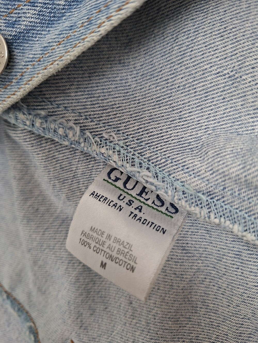 Guess 100% Cotton Light Wash Classic Denim Button Down Jean Jacket. Medium - Picture 4 of 8